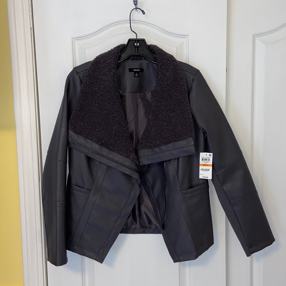 Gorgeous Alfani Gray leather jacket